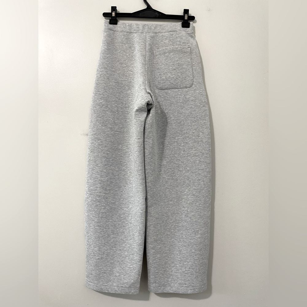 EUC Uniqlo Ballon Sweat Pants - Picture 2 of 16